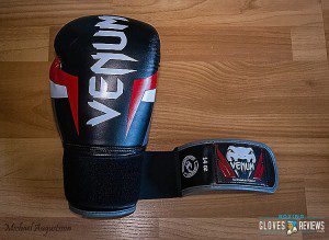 Foto de revisão das luvas de boxe Venum Elite