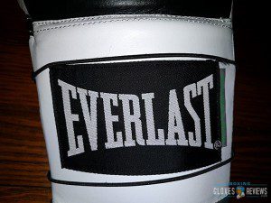 Logotipo de los guantes Everlast Powerlock