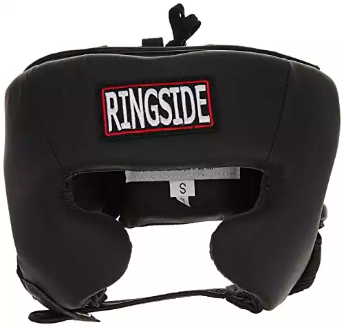 Capacete de boxe tipo competição ao lado do ringue com bochechas pretas, grande